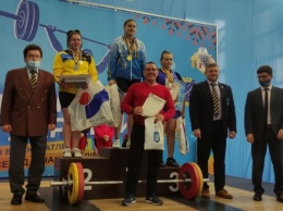 Катерина Крива из Николаевской НОК КДЮСШ выиграла чемпионат Украины по тяжелой атлетике