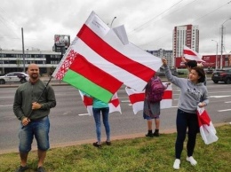 В Беларуси намерены запретить бело-красно-белый флаг как "символ нацизма"