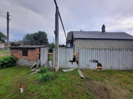 Оккупанты ракетами обстреляли поселок на Донбассе - фото разрушений