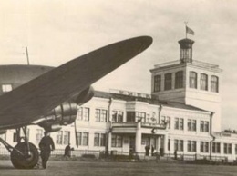 Совершена первая посадка пассажирского самолета в киевском аэропорту. День в истории