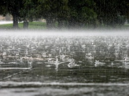 Дождь, гроза и град: по Херсонской области объявили штормовое предупреждение