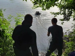 На Харьковщине водолазы достали из пруда тело 6-летнего ребенка, - ФОТО