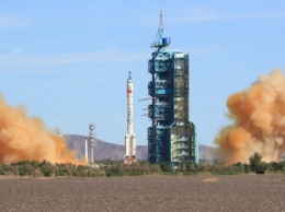 Китайский корабль с астронавтами состыковался с космической станцией «Тяньхэ»