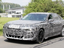 Новый BMW 7-й серии показали снаружи и внутри: фото