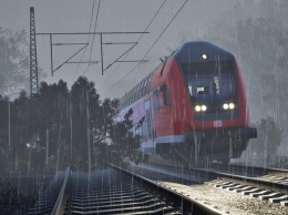Непогода: в "Укрзализнице" предупредили о задержке ряда поездов