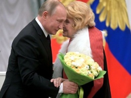 «Надо изгнать торгашей из театра»: Доронина просит Путина о помощи