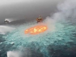 "Портал в ад": в сети показали пугающее видео пожара в Мексиканском заливе (ВИДЕО)