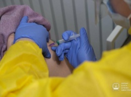 В Донецкой области вакцинировали первого жителя временно оккупированной территории