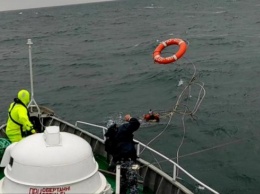 Sea Breeze-2021 - катер пограничников спас одного из парашютистов (ВИДЕО)