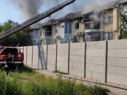 В Мелитополе пылает жилой дом в коттеджном городке