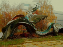 Второй шанс на жизнь: что будет с известной скульптурой "Днепровские волны"