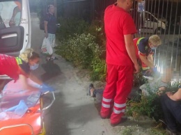 В Киевской области бойцы ГСЧС спасли мужчину, который накололся на металлическое ограждение