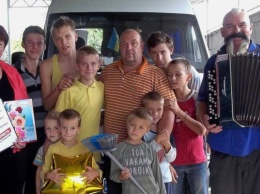 Известный на всю Украину херсонец-отец 10 приемных детей отпраздновал День своего рождения