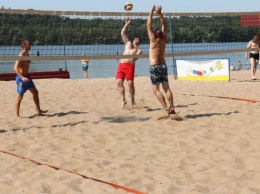 Молодые металлурги в Запорожье провели захватывающий турнир по пляжному волейболу