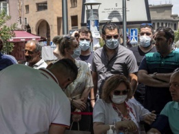 Из-за нехватки вакцин от Covid-19 иранцы едут прививаться в Армению