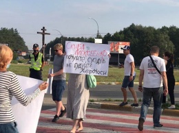 Активисты Ирпеня перекрыли дорогу из-за незаконного строительства