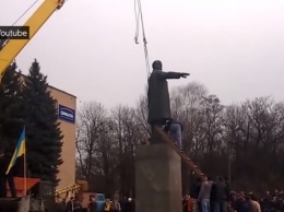 Жительница Донетчины купила двухтонный памятник Ленину