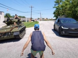 Кто кого: Tesla Model X против танк