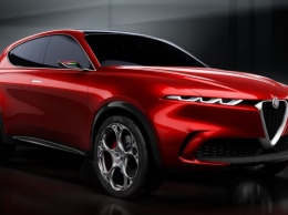 Новый кроссовер Alfa Romeo Tonale PHEV 2023 года показывает серийный кузов и фары