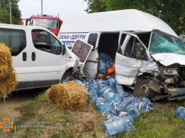 Трое взрослых и ребенок пострадали в столкновении микроавтобусов в Кривом Роге, - ФОТО