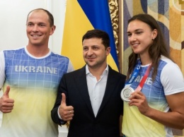 Зеленский встретился с призерами Олимпиады - пообещал стадионы, которым позавидуют в мире