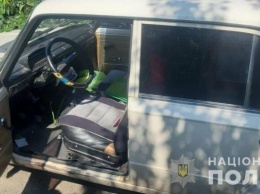 В Харьковской области двое пьяных мужчин угнали авто со стоянки и врезались в ограждение дома, - ФОТО