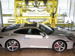 В сети показали процесс сборки нового спортивного Porsche 911 (ВИДЕО)