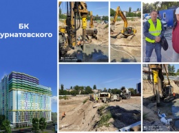 На строительстве многофункционального комплекса на Курнатовского приступили к обустройству свайного поля