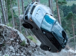 Range Rover Джеймса Бонда против Toyota LC Prado