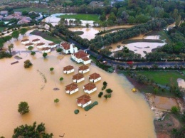 Южные регионы Франции накрыл масштабный потоп - за 2 часа выпала месячная норма осадков