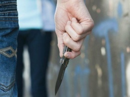 В Харькове неизвестные с ножом напали на мужчину: пострадавшего в тяжелом состоянии с ранением груди доставили в больницу