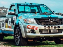 Toyota Hilux оснастили 5,0-литровым мотором V12