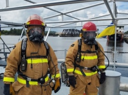 Украинские моряки в США тренировались тушить пожар на катере Island