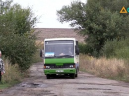 В прифронтовые села Луганщины пустили социальные автобусы - там не было транспорта с 2014 года