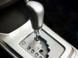 В Украине водителям авто на автомате запретят садиться за механику