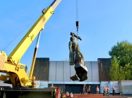 На Прикарпатье демонтировали памятник советским воинам
