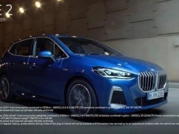 BMW 2-Series Active Tourer 2022 года демонстрирует спортивный внешний вид и большую решетку радиатора