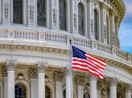 Отсрочили угрозу дефолта: Сенат США одобрил повышение лимита долга