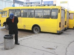Киева расторг договора на 21 автобусном маршруте