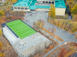 Мини-футбольное поле и игровая площадка: в Покровском лицее строят крутой стадион