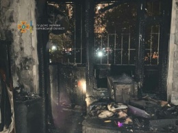 Пожар на Холодной горе: из горящего дома вывели больше десятка жильцов