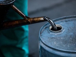 Цены на нефть снижаются на данных о запасах топлива в США