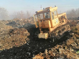 На севере Одесской области жители города требуют перенести свалку: дым от горящего мусора отравляет жизнь в микрорайоне