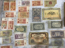 Украинец пытался вывезти старинные картины, книги, банкноты