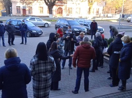 В Первомайске Николаевской области родители школьников протестовали против дистанционного обучения (ФОТО)