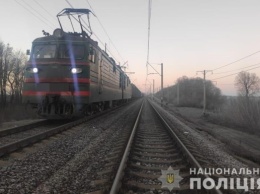 Под Харьковом женщина попала сразу под два поезда