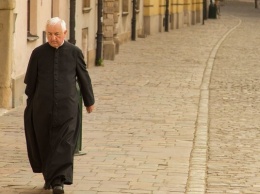 Топ-священника оштрафовали за торговлю капустой во Франковске