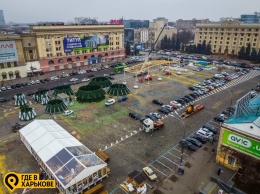 Фотофакт: в Харькове полным ходом идет подготовка к Новому году