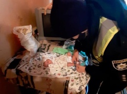 Ребенка еле спасли: в Черкассах горе-мать заснула на новорожденном (фото)