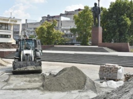 Подрядчик пообещал завершить благоустройство площади Ленина в Симферополе до конца года